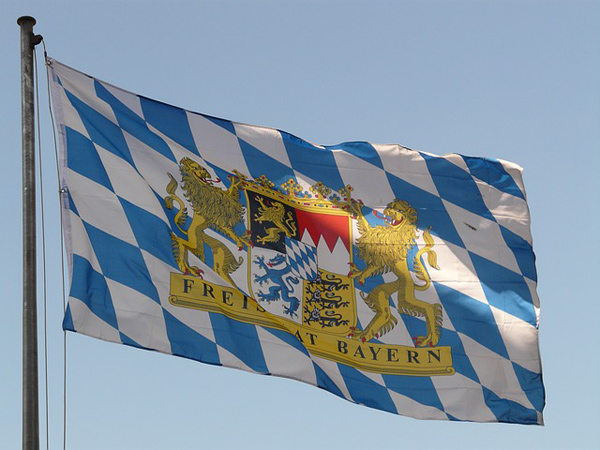Flagge des Freistaat Bayern in Blau Weiss